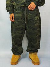 Load image into Gallery viewer, Star Logo Cuffed Sweatpants
